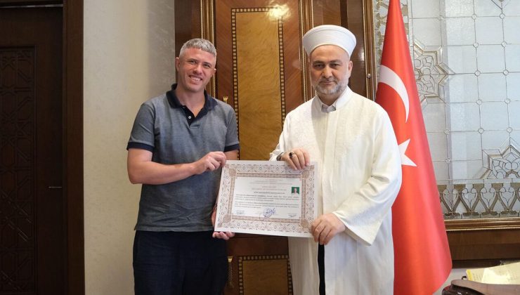 İngiliz vatandaşı Peter Jonathon Adana’da Müslüman oldu