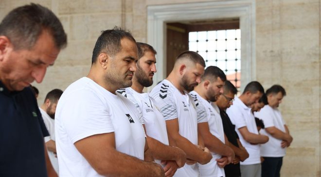 Kırkpınar pehlivanları er meydanı öncesi Selimiye Camii’nde saf tuttu