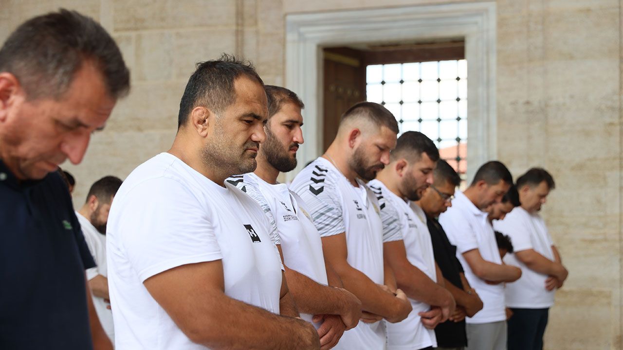Kırkpınar pehlivanları er meydanı öncesi Selimiye Camii'nde saf tuttu