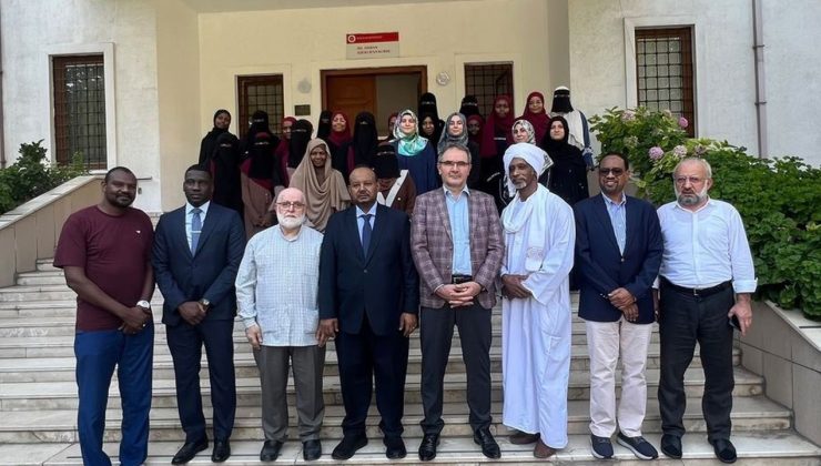 Sudan İstanbul Başkonsolosu Dirar öğrencileri ziyaret etti