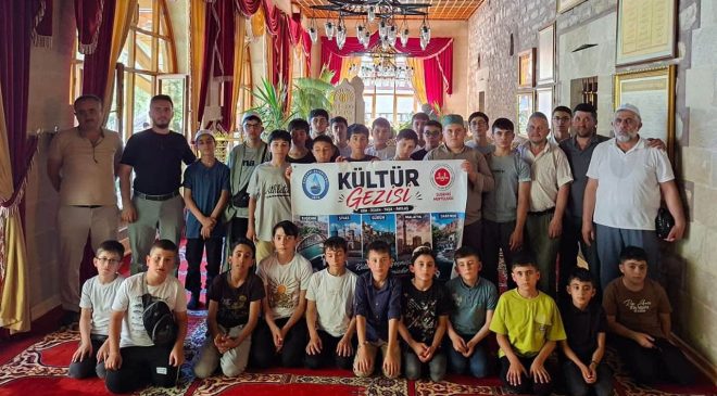 Suşehri’de hafızlık öğrencileri gezide buluştu
