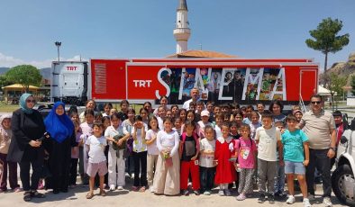 TRT Sinema Tırı, Osmancık’ta çocuklarla buluştu