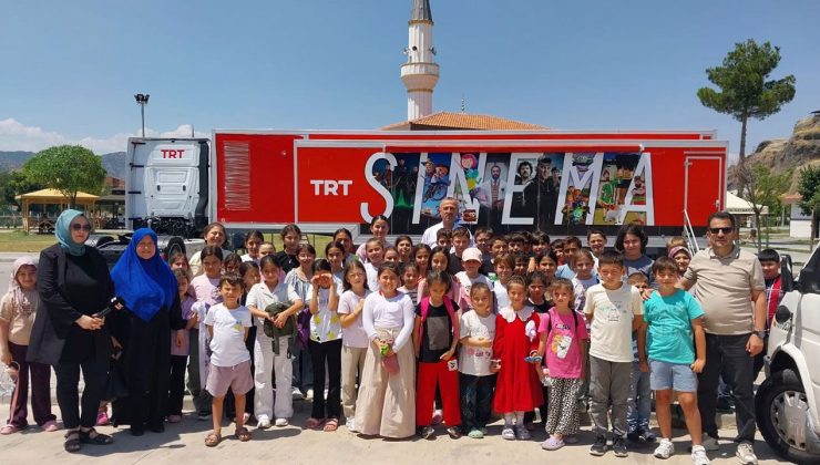 TRT Sinema Tırı, Osmancık’ta çocuklarla buluştu